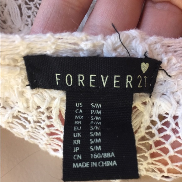 ❌SOLD!❌ Forever 21 Boho Lacey Crochet Ivory Cropped Poncho Sweater S Festival - Picture 7 of 8